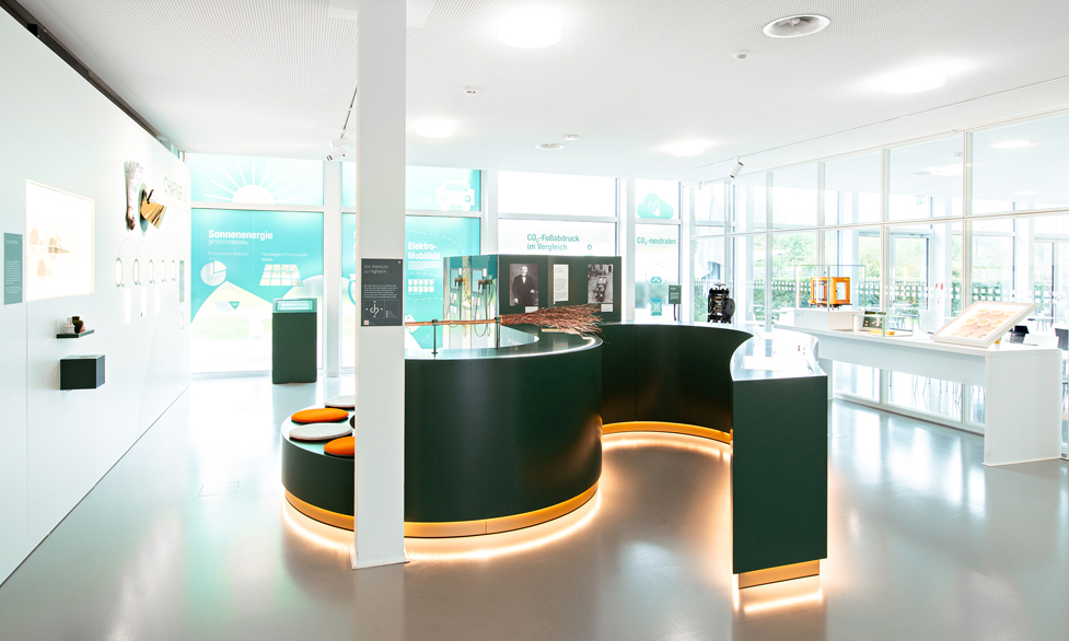 C.HAFNER: 175 Jahre auf Kurs